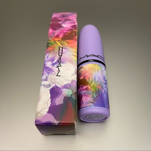 MAC Forget-Me-Naughty Lipstick - Picture 2 of 12